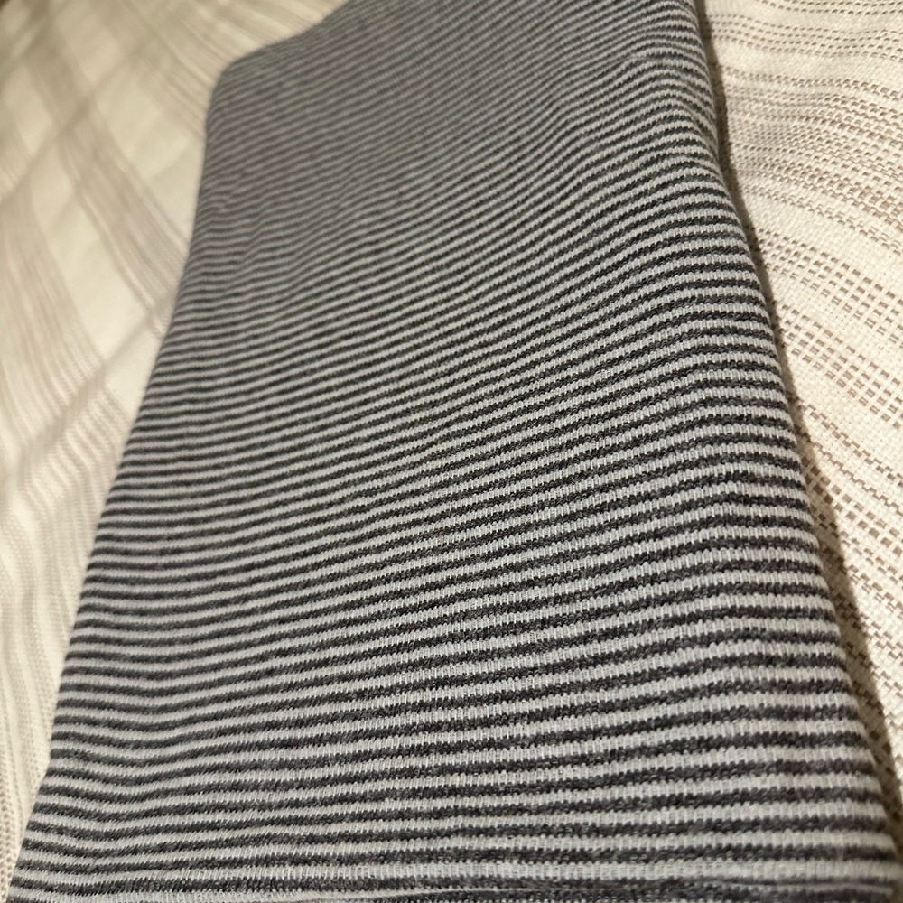 Lululemon Infinity Snap Button Scarf OS - Picture 3 of 3
